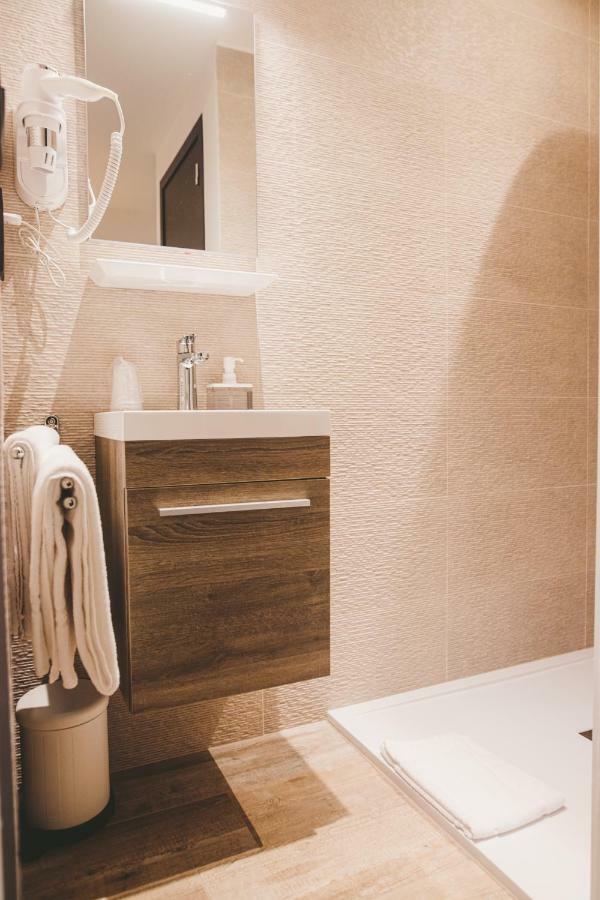 Hotel Hors-chateau - Centre Historique 3*